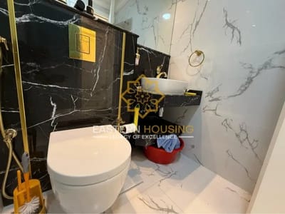 Vincitore Benessere, Arjan Washroom View
