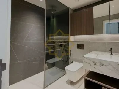 Beverly Boulevard Bathroom