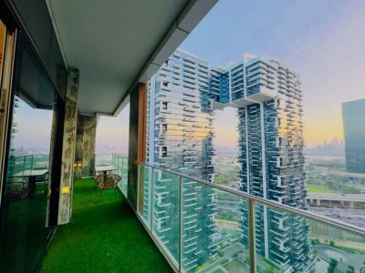 Park Gate Residence B, Balcony